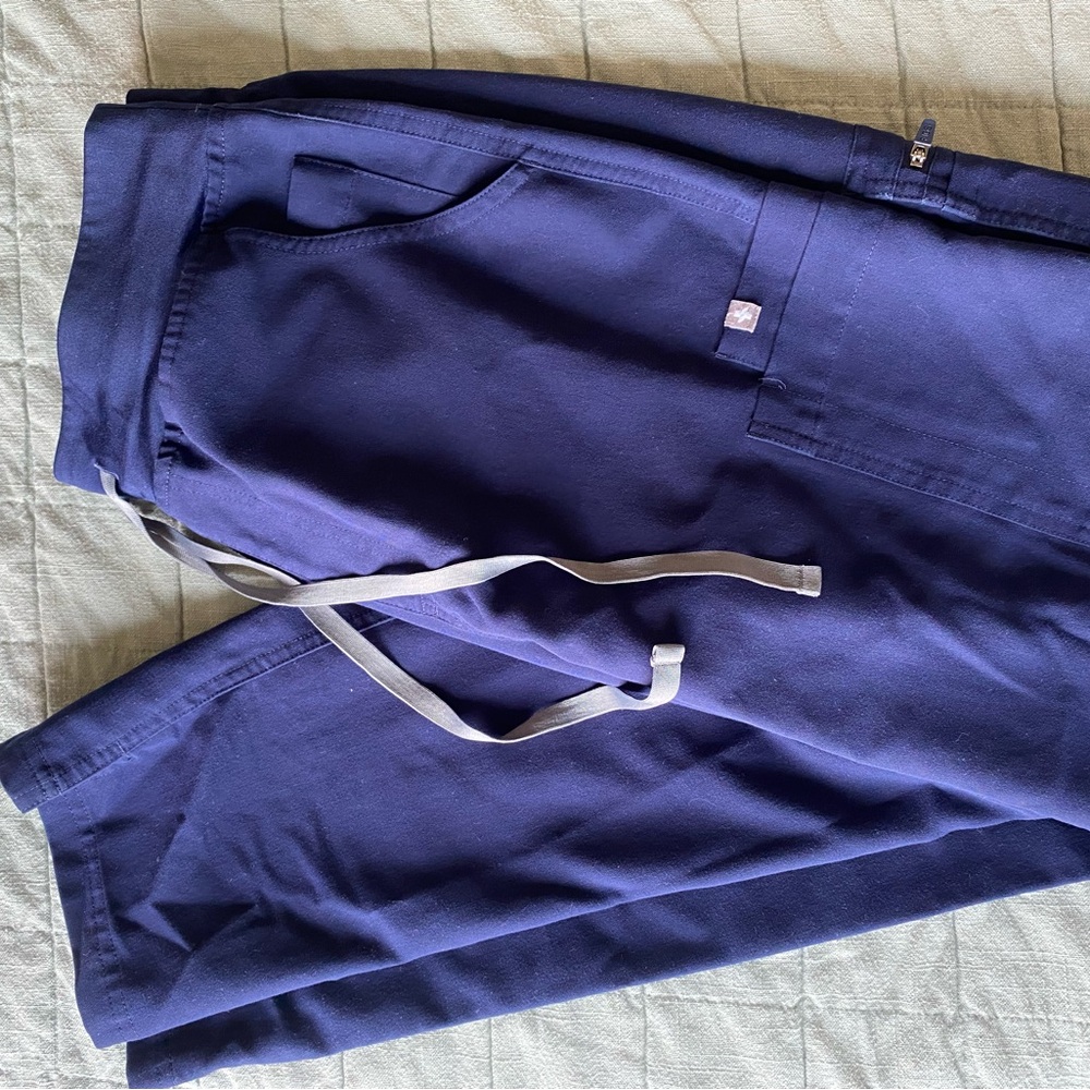 Figs Womens medium-tall high wasted yola skinny scrub pant